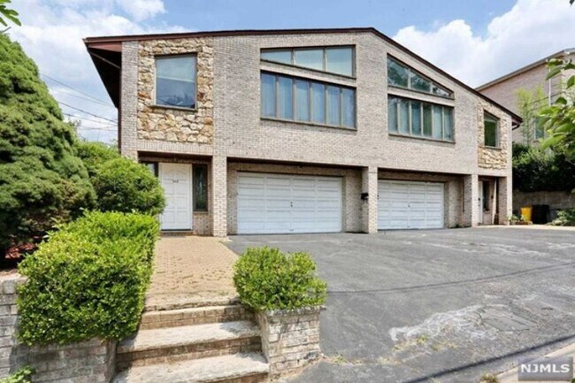 Foto del edificio - 303 E Homestead Ave