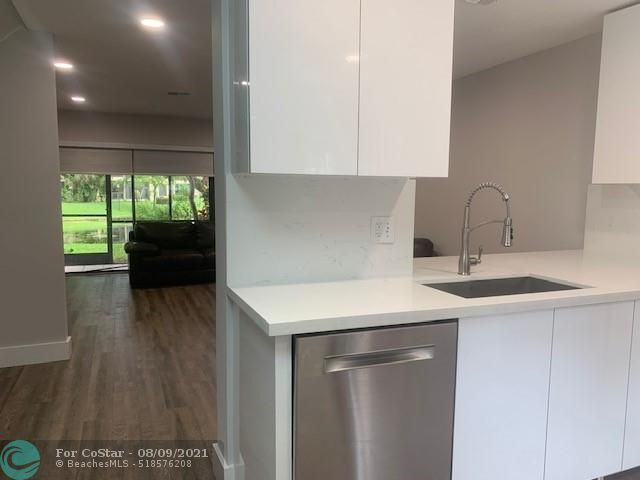 Foto del edificio - 3463 Carambola Cir S