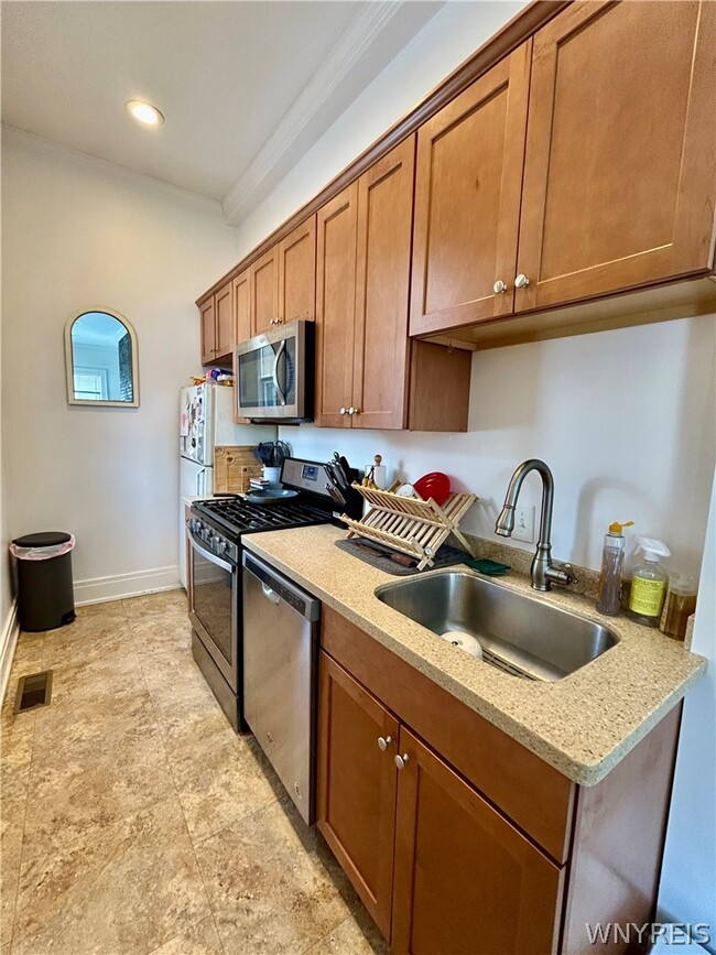 Building Photo - 307 Summer St