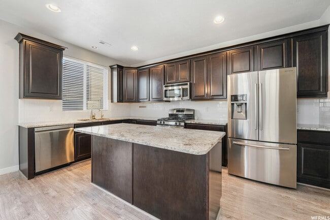 Foto del edificio - 929 W Stonehaven Dr