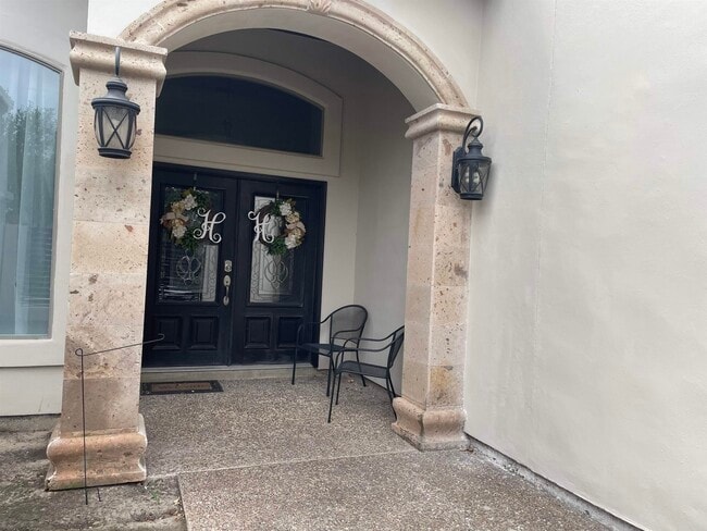 Foto del edificio - 3811 Sandcliff Dr