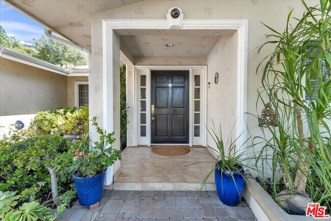 Foto del edificio - 23264 Calvert St