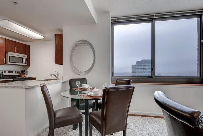 Foto del edificio - 48 Washington Blvd