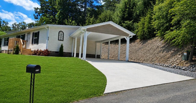 Building Photo - 429 W Sunshine Ln