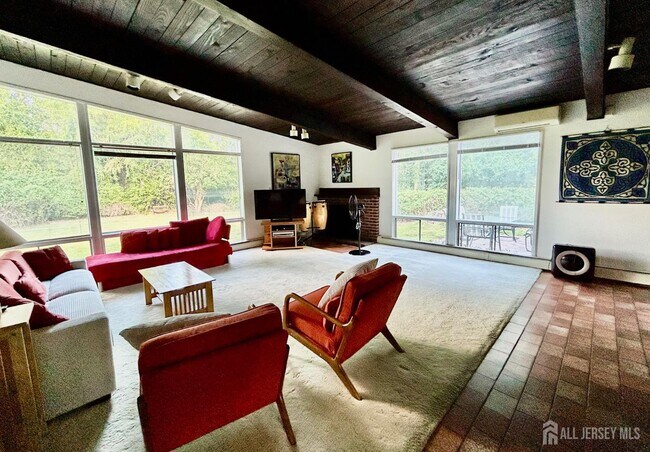 Foto del edificio - 51 Clover Ln