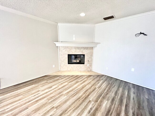 Foto del edificio - Beautiful spacious brick home! Must see!