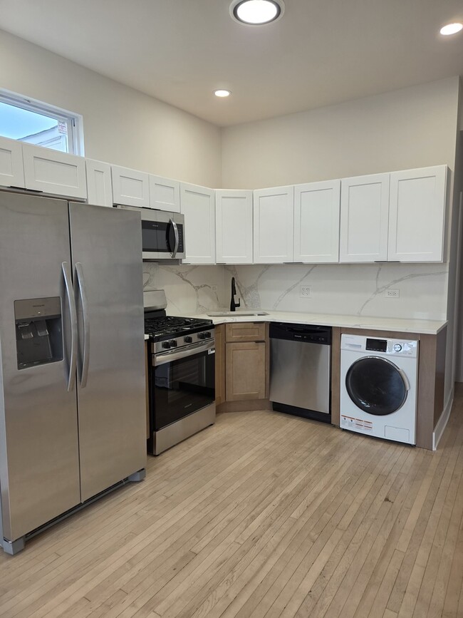 Building Photo - 2145 W 18th Pl