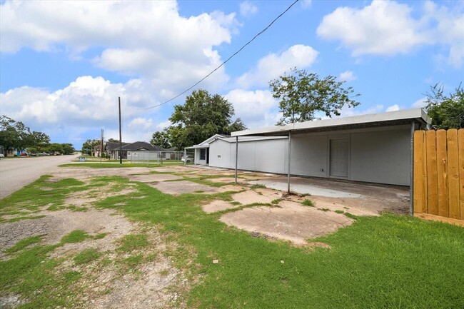 Building Photo - 1514 Mercury Dr