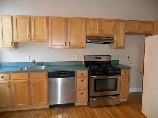 Building Photo - 254 Grove St