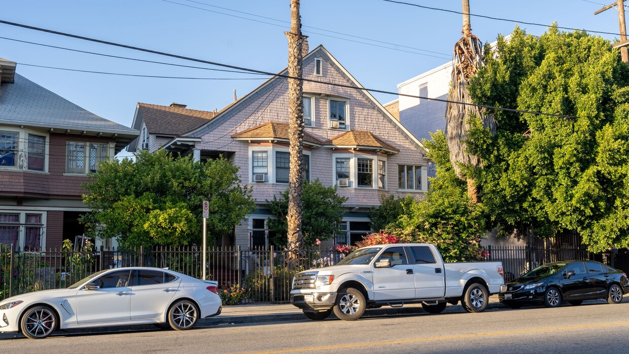 Primary Photo - 705 W 23rd St