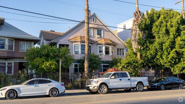 Building Photo - 705 W 23rd St
