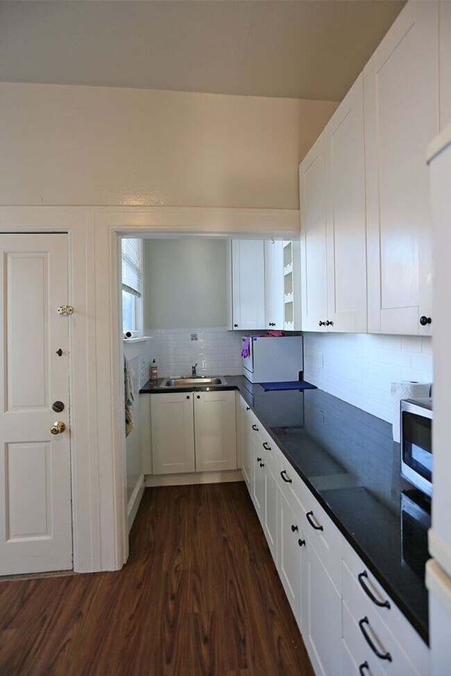 Building Photo - 413 Fair Oaks St