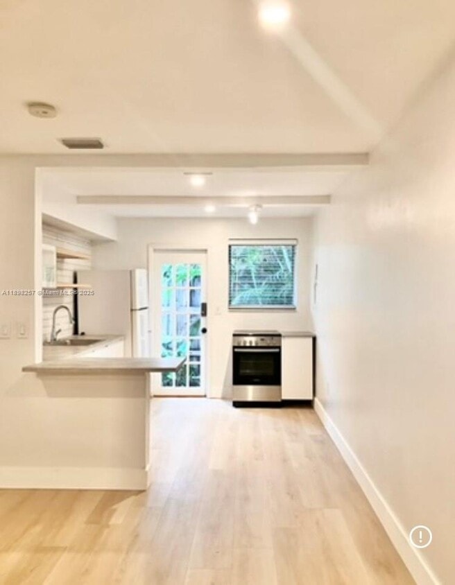 Primary Photo - 2538 SW 11th St