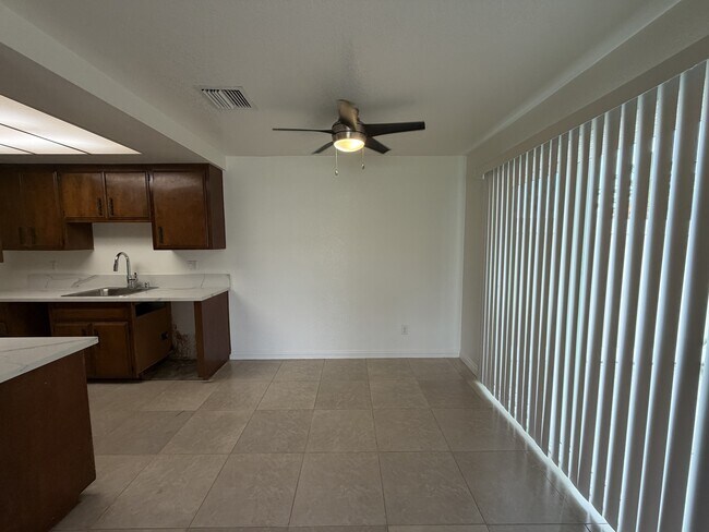 Foto del edificio - 12635 Franklin Ct