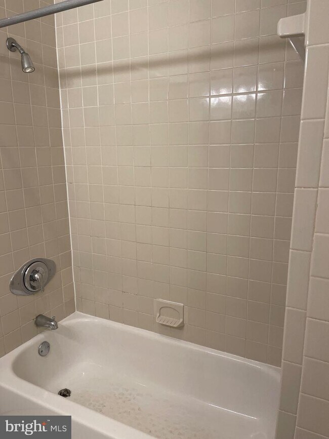 Foto del edificio - 10401 Grosvenor Pl