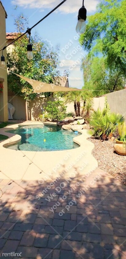 Primary Photo - 3 br, 2 bath House - 280 E Indigo Dr