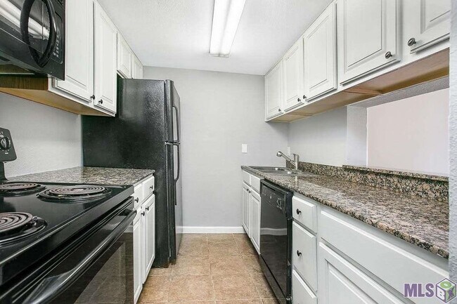 Kitchen - 10294 W Winston Ave