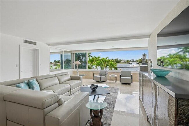 Foto del edificio - 215 N Birch Rd