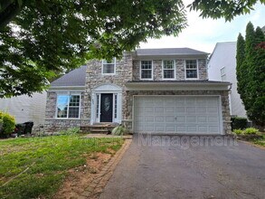 Building Photo - 832 Fox Den Rd