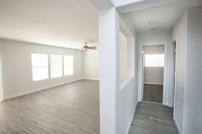 Foto del edificio - 6525 Cedar Waxwing St