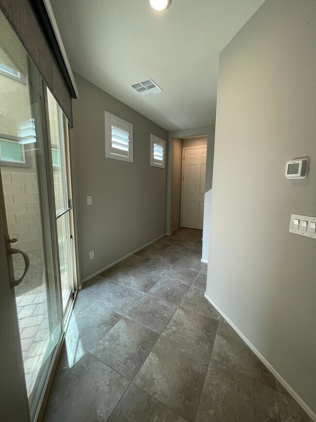 Foto del edificio - Coming Soon-Gorgeous 2 Story Home close to Schools, Shopping, Parks!