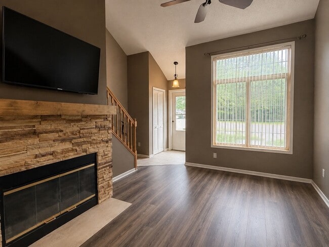 Building Photo - 9339 Turnberry Alcove