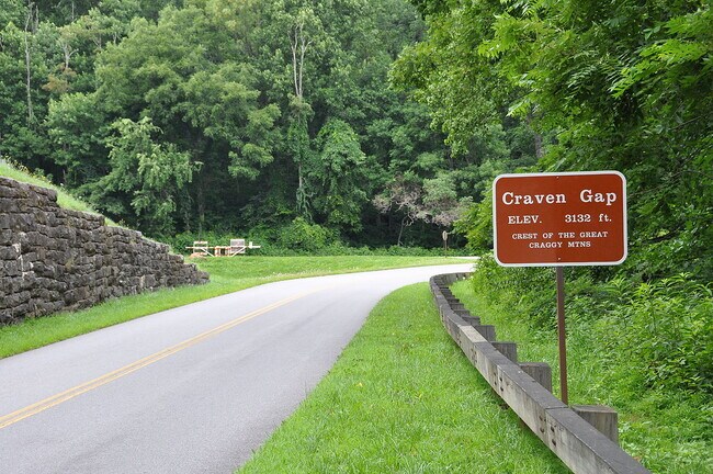 Nature and Trails right up the road! - 64 Webb Cove Rd