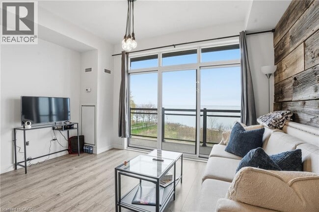 Building Photo - 35 Southshore Cres