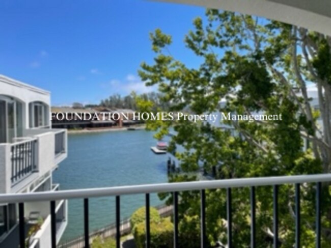 Building Photo - Penthouse Living on the Water, Mill Valley's Best-Kept Secret - Pool- Tennis - FOUNDATION