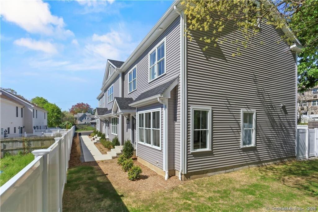 Primary Photo - 350 Halley Ave