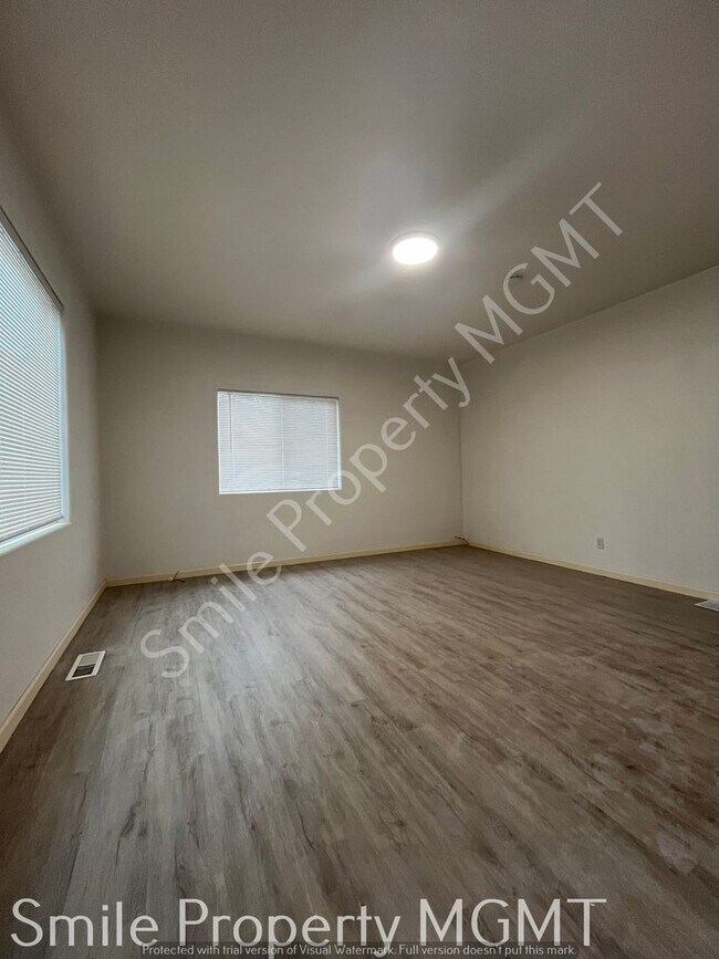 Foto del edificio - Lovely house with 4 bedrooms and 2.5 bathroom.