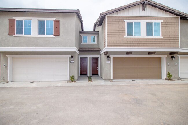 Building Photo - Brand New 3 Bed / 3 Bath Townhome In River...
