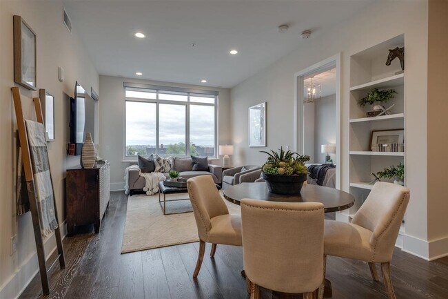 Building Photo - Executive Luxury Living at City Lights