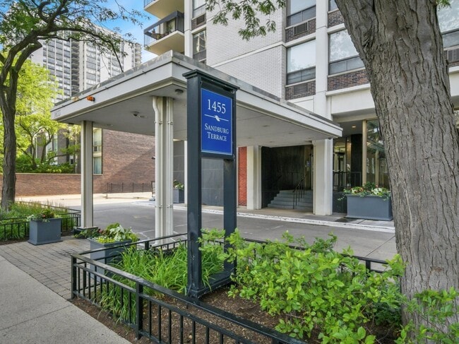 Building Photo - 1455 N Sandburg Terrace