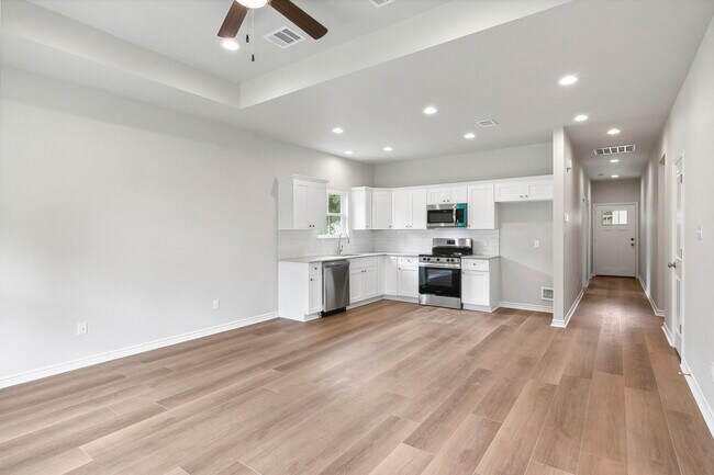 Building Photo - 9886 Golden Ln