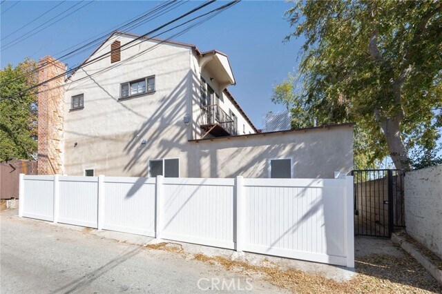 Foto del edificio - 1375 N Mentor Ave