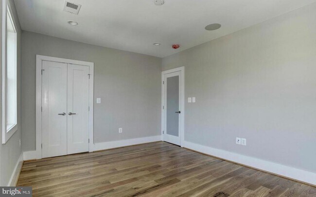 Foto del edificio - 913 Quincy St NE