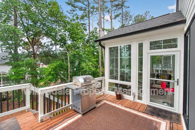 Building Photo - 111 N Parkside Dr
