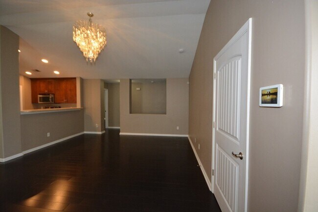 Building Photo - 45 Crystal Lake Dr