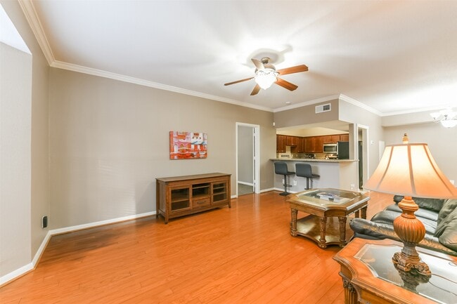Building Photo - 2255 Braeswood Park Dr