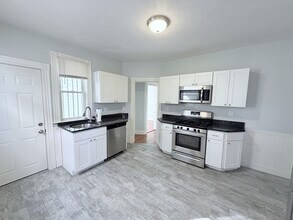 Building Photo - 37 Taft St