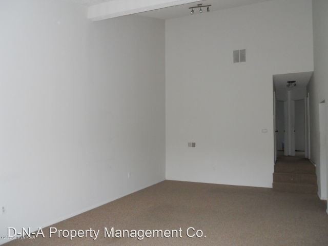 Building Photo - 3 br, 2 bath House - 151 Snowshoe Court # 204