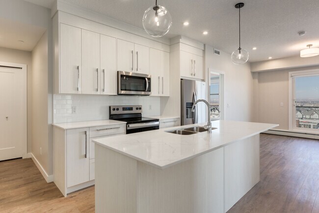 Building Photo - Suite D - 3 Bed/2 Bath
