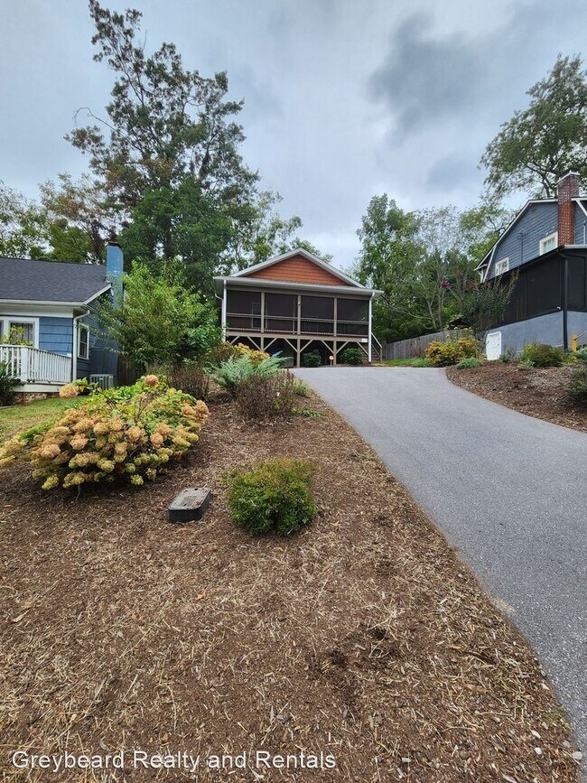 Foto del edificio - 3 br, 2 bath House - 166 Laurel Loop