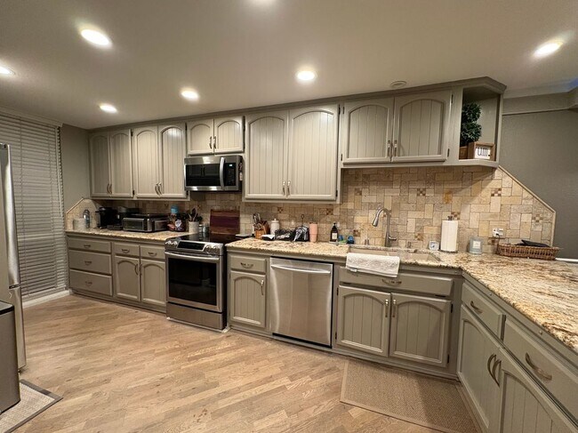 Foto del edificio - 16548 Harbour Ln