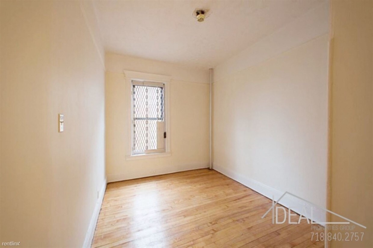 Primary Photo - 152 Fenimore St