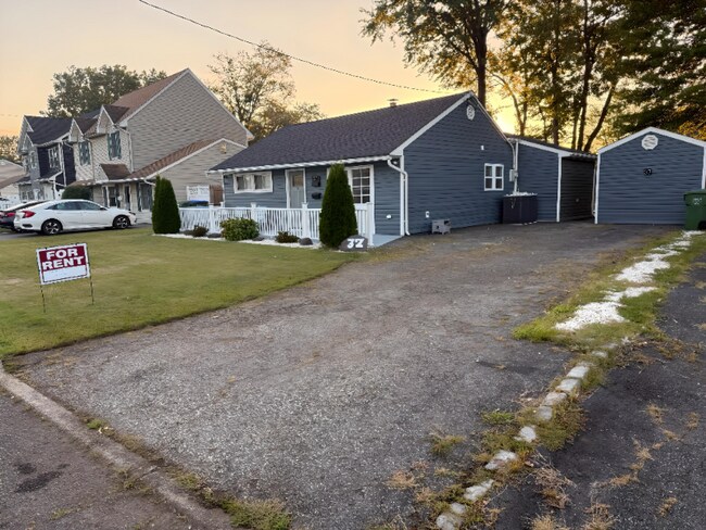 Building Photo - 37 Crescent Rd