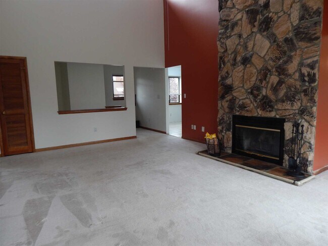 Building Photo - 122 Panorama Dr