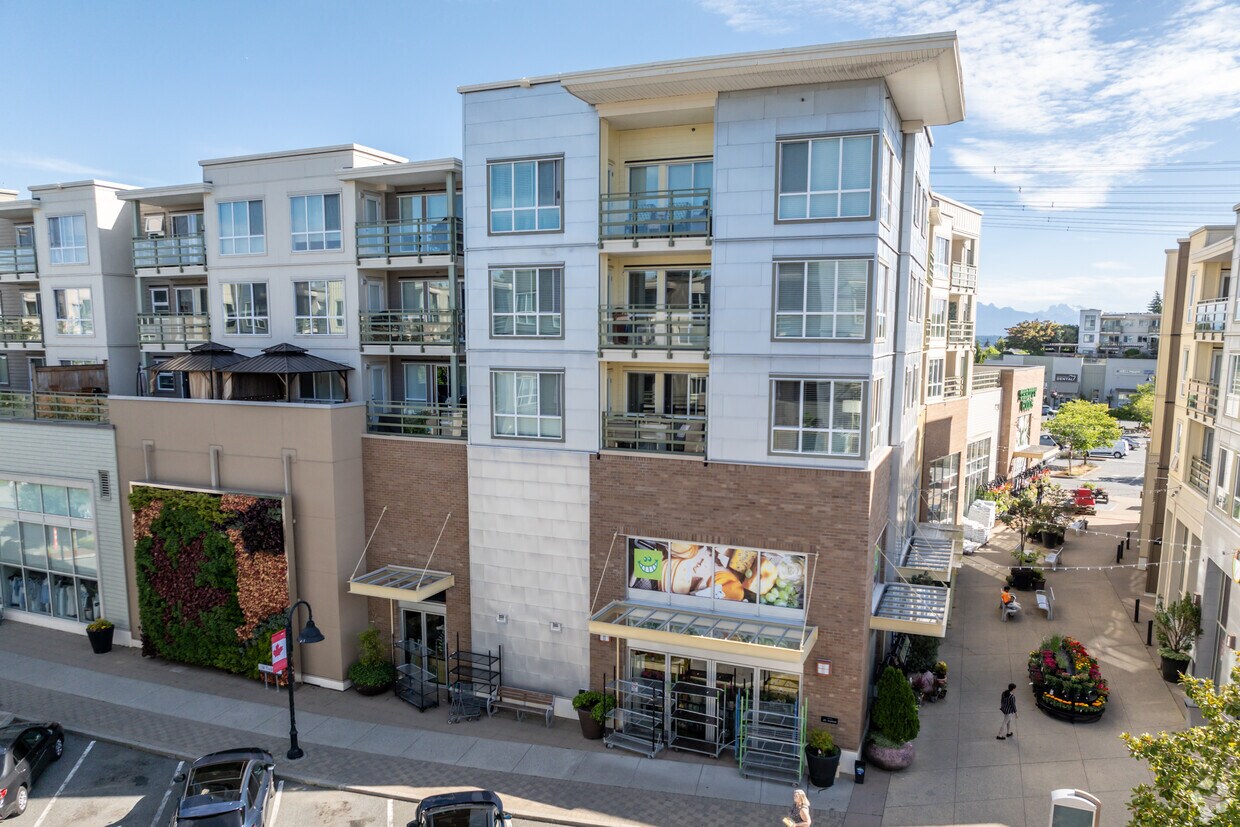 Building Photo - 15745 Croydon Dr