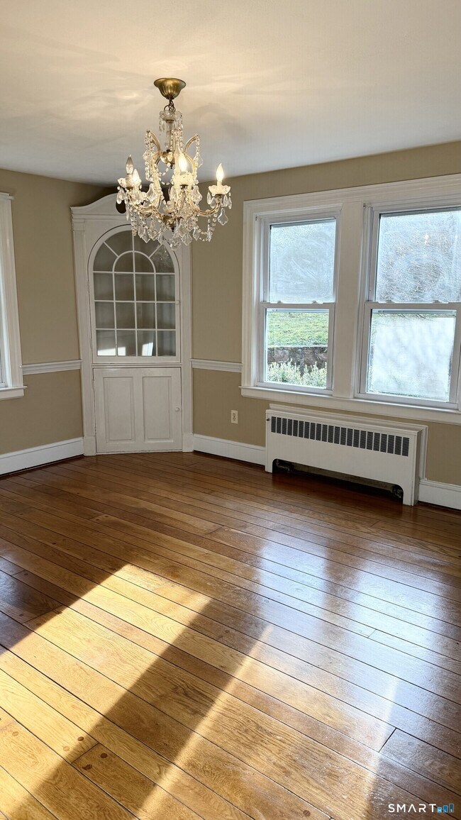 Foto del edificio - 44 Pine Hill Rd